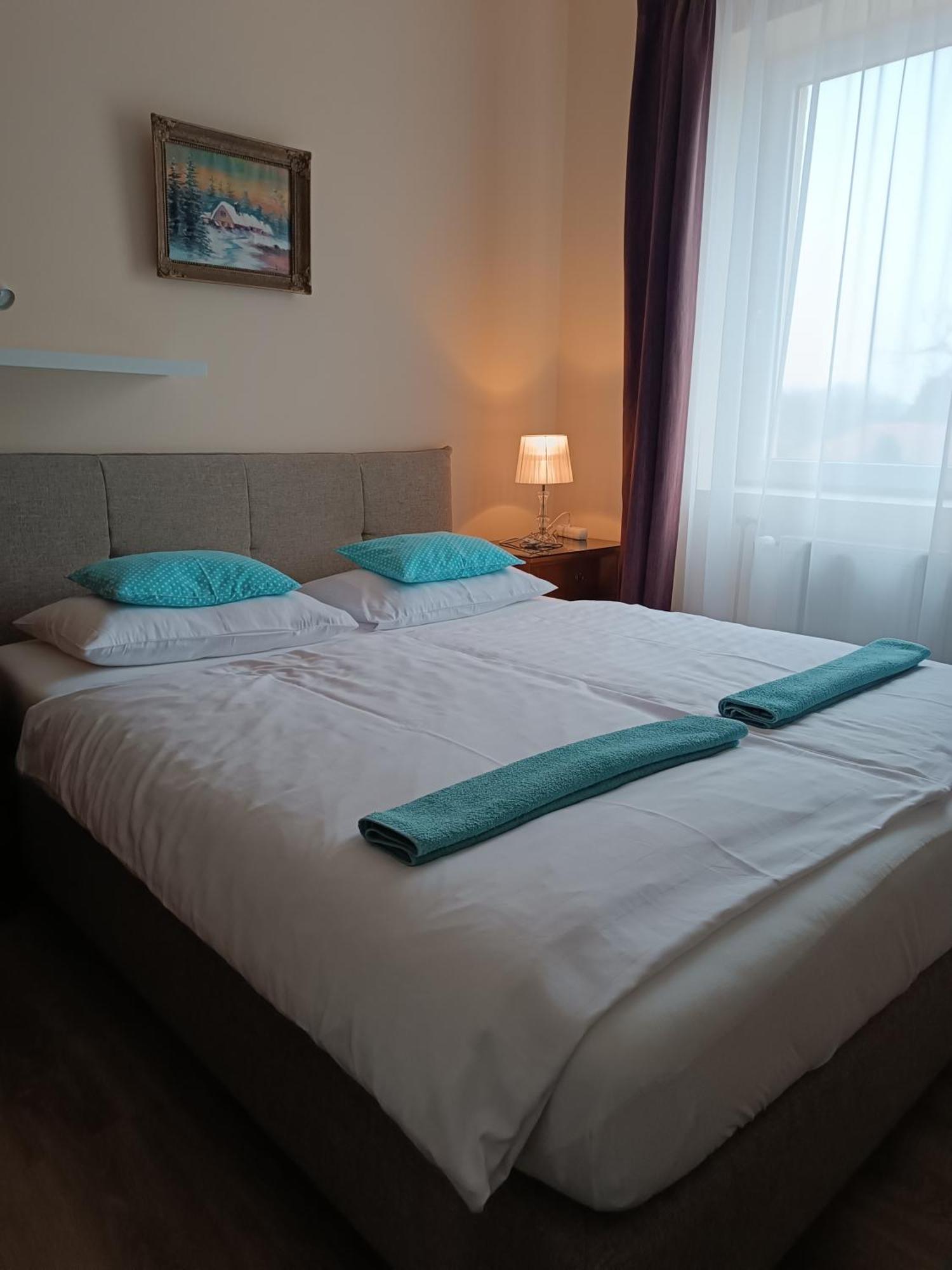 Bed and Breakfast Szilvia Panzio Gyomaendrőd Exterior foto